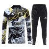 Real Madrid Marvel Quarter Zip Träningströja-set 2026-27 Svart Real Madrid Marvel Quarter Zip Träningströja-set 2026-27 Svart