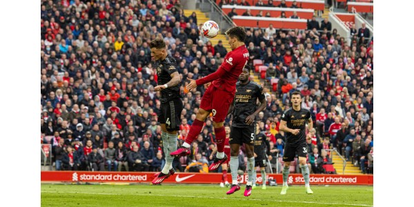 Premier League: Liverpool 2-2 Arsenal, Manchester City gynnas mest Premier League: Liverpool 2-2 Arsenal, Manchester City gynnas mest