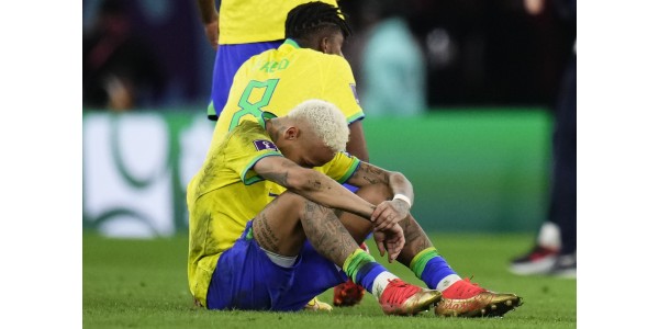 Brasilien ut, Kroatien 4-2 Brasilien i straffläggning för att komma in i topp 4