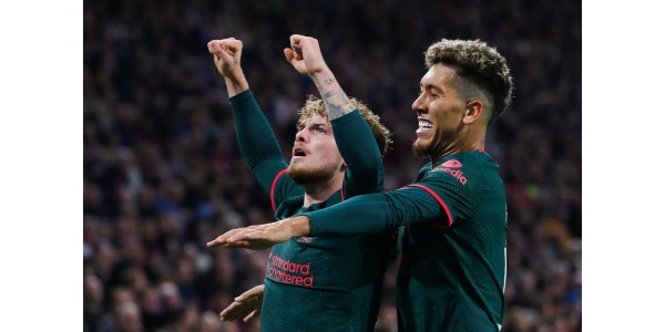 Liverpool slog Ajax med 3-0 borta för att kvalificera sig för Champions League-gruppen sex säsonger i rad