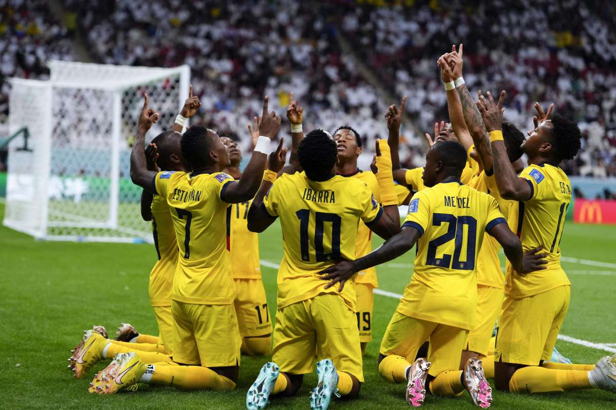 Värden förlorade första matchen i världscuphistorien, Qatar 0:2 Ecuador