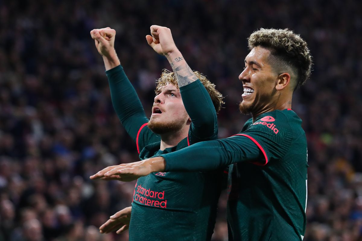 Liverpool slog Ajax med 3-0 borta för att kvalificera sig för Champions League-gruppen sex säsonger i rad